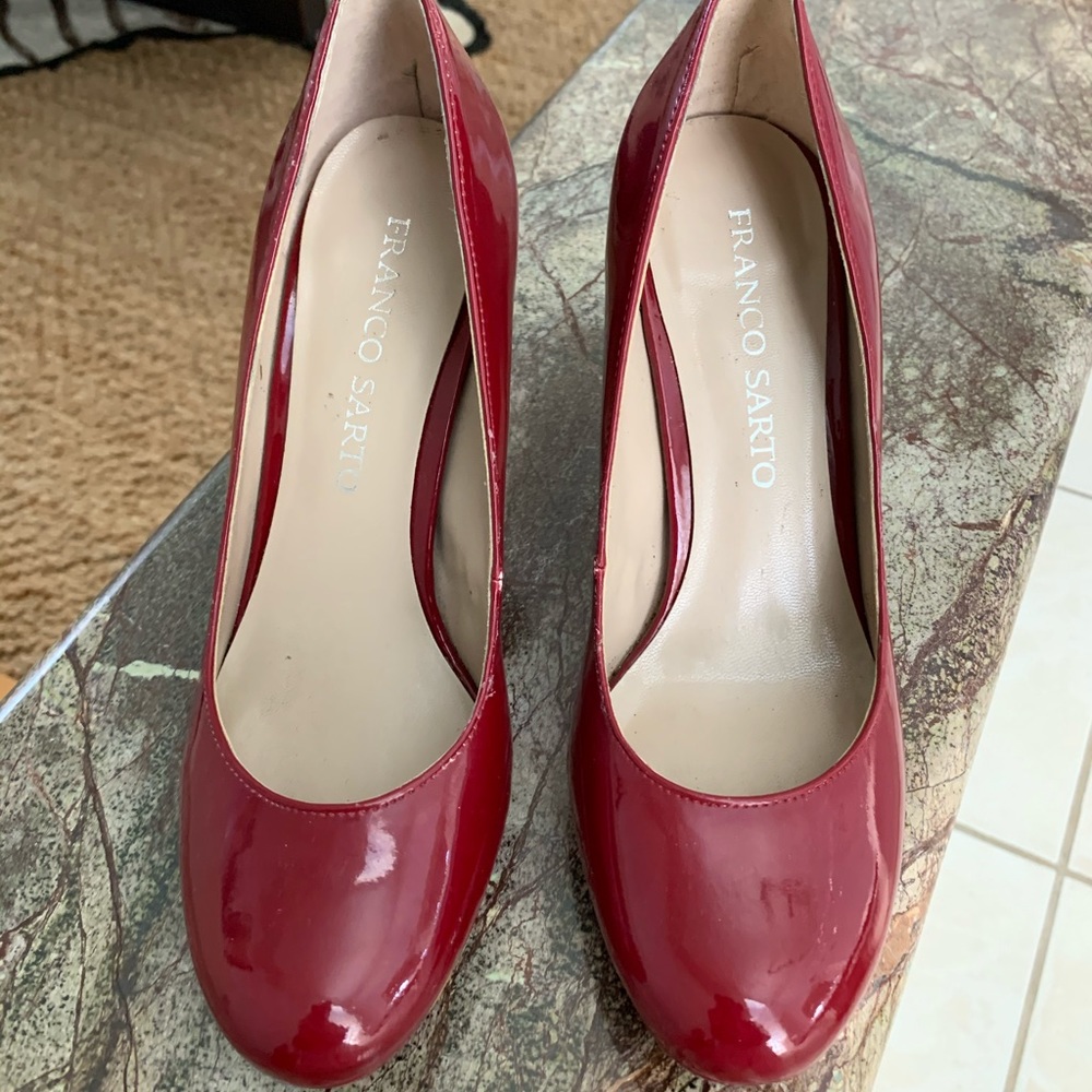 Red pumps - Picture 2 of 5